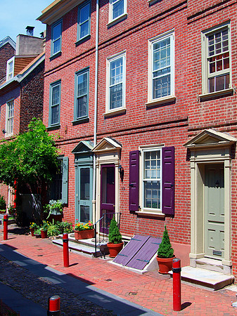 Colorful Elfreths Alley in Philadelphia